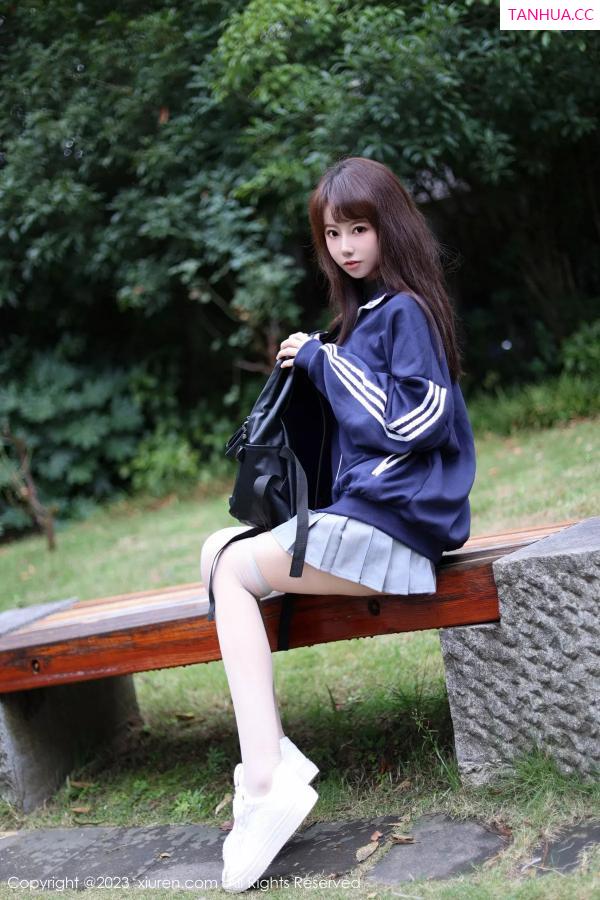   [XiuRen]高清写真图 2023.12.08 No.7784 韩系学妹 短裙美腿第5张图片